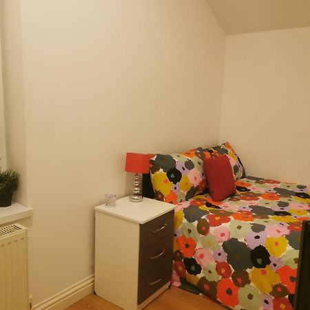 Lovely Spacious Room Near Train Station And University Dallington  ภายนอก รูปภาพ