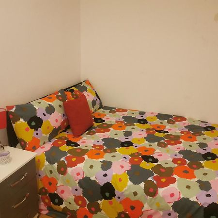 Lovely Spacious Room Near Train Station And University Dallington  ภายนอก รูปภาพ